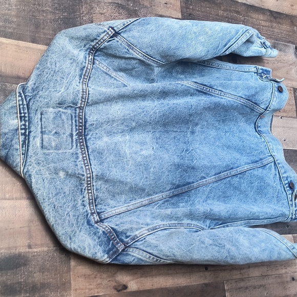 Vintage Levi's Made In The USA Acid Wash Denim Trucker  Jacket Sz Med Women - Picture 13 of 17